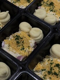 Kleine witlof met hesp, kaassaus en aardappelpuree