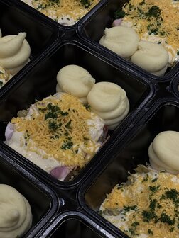 Kleine witlof met hesp, kaassaus en aardappelpuree