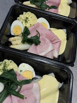 Kleine asperges op Vlaamse wijze